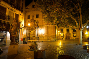 nuit dans le centre historique de Saragosse en Espagne