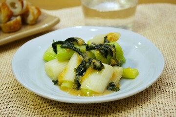 ネギとワカメの甘辛い酢味噌和え