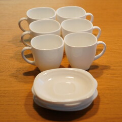 Fototapeta na wymiar White coffee cups on a wooden table