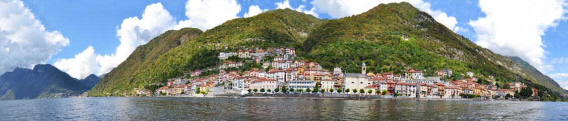 Fototapeta na wymiar the famous and popular Village of Tremezzo at Lake Como, italian Lake District, Lombardy, Italy