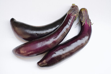 白バックで撮影した茄子