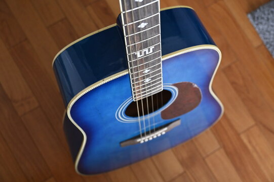 Guitare bleue