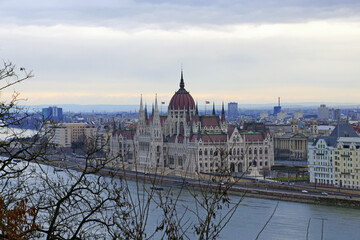 Fototapeta na wymiar Hungarian parliament building and Danube river in Budapest, Hungary