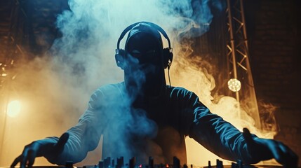 Obraz premium Mysterious DJ Spinning Beats Amidst Nightclub Haze