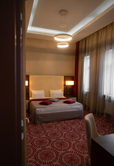 Immerse yourself in an atmosphere of elegance and beauty thanks to the refined interior design of our restaurant.
