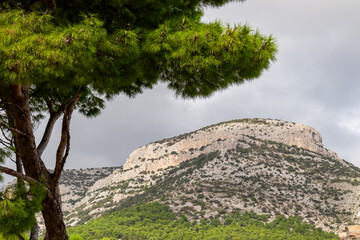 Panoramic view of majestic mountain peak Vidova Gora in Bol, island Brac, Dalmatia, Croatia. Untamed karst landscape of Dinaric Alps. Looking from beach Zlatni Rat on cloudy summer day. Wanderlust