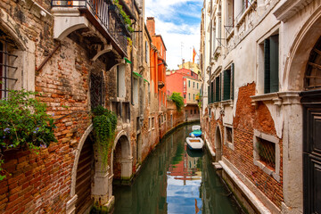 Fototapeta na wymiar Venice medieval architecture and canals in Italy