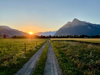 Blick auf Gonzen und Churfirsten, Sonnenuntergang