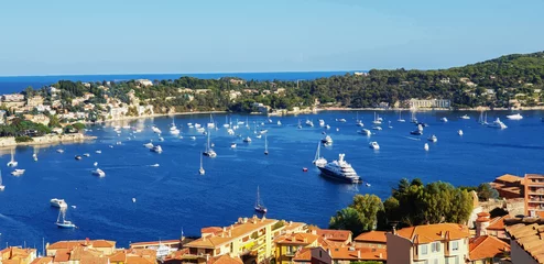 Gartenposter Villefranche-sur-Mer, Französische Riviera Fantastic Rade De Villefranche-sur-Mer ith anchored sailboats, yachts and cruise ship!