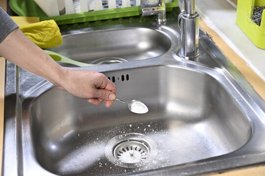 Lifehacks; Cleaning kitchen sink with baking soda to keep sinks draining well and prevent clogs    