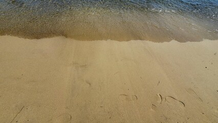 Złoty piasek na plaży w Grecji