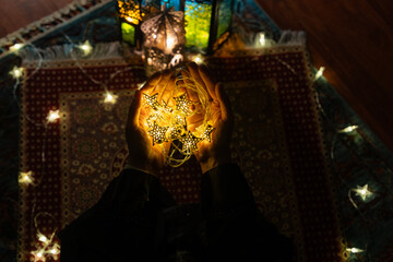 Fototapeta premium Woman Praying on a Prayer Mat, Uskudar Istanbul, Turkiye (Turkey)