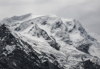 Obraz premium Snowy mountains with clouds in Cordillera Blanca, Peru
