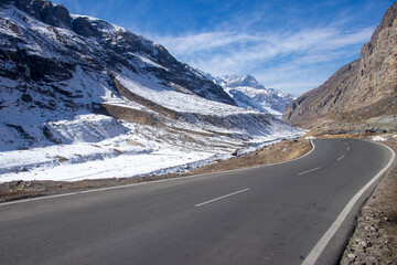 road to the mountains