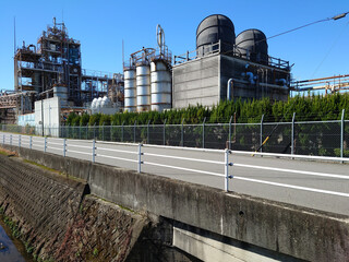 Obraz premium Out view of the chemical factory / 第三次産業，化学薬品工業，化学薬品工場～外観，全体ビュー