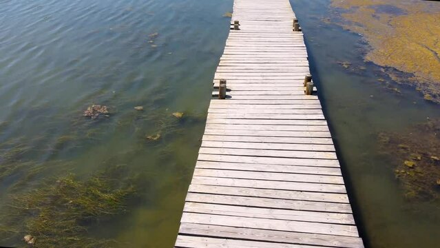 Vue a&eacute;rienne de la Ballade des Pontons de Peyriac de Mer, Aude, Occitanie, Etang de Bages-Sigean