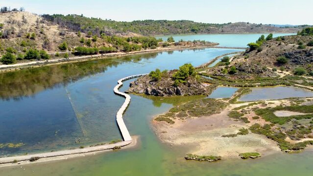 Vue a&eacute;rienne de la Ballade des Pontons de Peyriac de Mer, Aude, Occitanie, Etang de Bages-Sigean