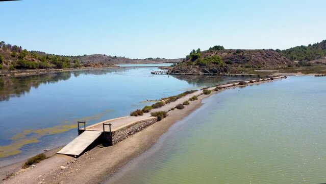 Vue a&eacute;rienne de la Ballade des Pontons de Peyriac de Mer, Aude, Occitanie, Etang de Bages-Sigean