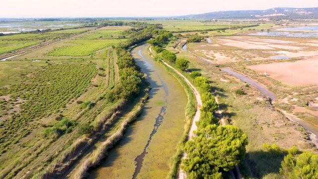 Vue aérienne du canal de la Robine, Aude, Occitanie, France	