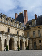 Fototapeta na wymiar Extérieur du Château de Fontainebleau