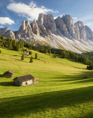 Fototapeta na wymiar Geisler Gruppe von der Gampenalm, Südtirol, Italien