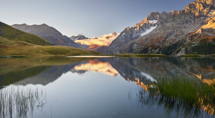 Fototapeta na wymiar Lac du Pontet, La Meije, Rhones Alpes, Hautes-Alpes, Frankreich