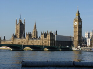 Fototapeta na wymiar Big Ben est la tour horloge du palais de Westminster