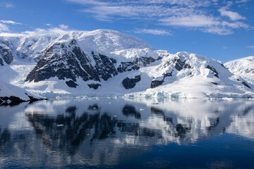Paradise bay en Antarctique avec un ciel bien dégagé