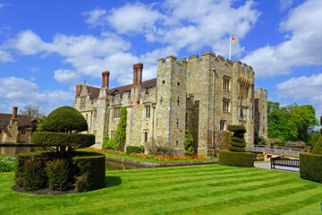 Hever castle in England and its beautiful surroundings - obrazy, fototapety, plakaty