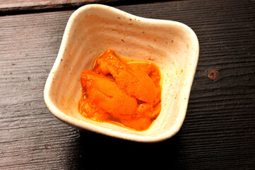 ムラサキウニとバフンウニ