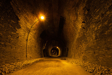 日本の風景　アプトの道　歴史あるトンネル