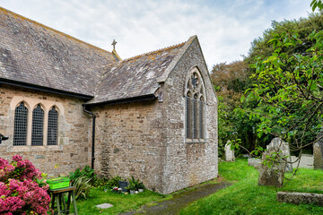 Seitenflügel einer alten Kirche in Cornwall
