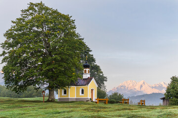 Kapelle Maria Rast auf den Buckelwiesen, Zugspitze, Krün, Bayern, Deutschland