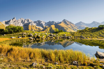 Fototapeta premium Guggersee, Trettachspitze, Mädelegabel, Hochtrottspitze, Linkserkopf, Allgäuer Hauptkamm, Bayern, Deutschland