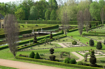 labyrinthe de buis, buxus sempevirens, Chateau XVIIé , jardins, Cormatin, 71, Saône et Loire, France