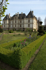 Fototapeta na wymiar labyrinthe de buis, buxus sempevirens, Chateau XVIIé , jardins, Cormatin, 71, Saône et Loire, France
