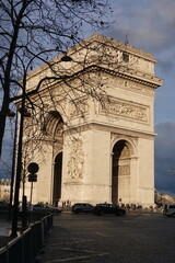 Fototapeta na wymiar Arc de Triomphe de l'étoile à Paris