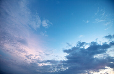 Naklejka na ściany i meble Dusk Delight: A Breathtaking Glimpse of the Evening Sky