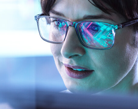 AI Engineering, Female STEM engineer using artificial intelligence to design micro electronics in the lab.