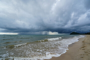 Fototapeta na wymiar A rainstorm was brewing at sea, blowing him towards the shore.