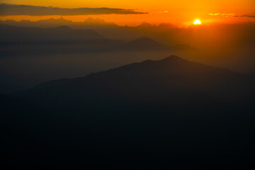 Obraz premium Sunrise Glow on the Horizon of Chisopani, Nepal