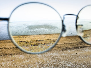 안경과 바다