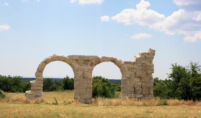 Fototapeta na wymiar ancient wall in national park Krka, Croatia