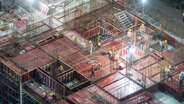 Timelapse - Workers working on a construction 4K30