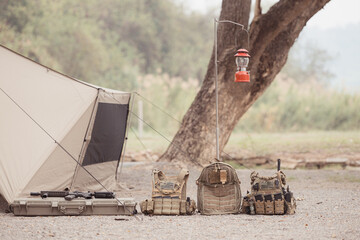 Camping tents for military groups to use for planning military meetings or for resting. - obrazy, fototapety, plakaty