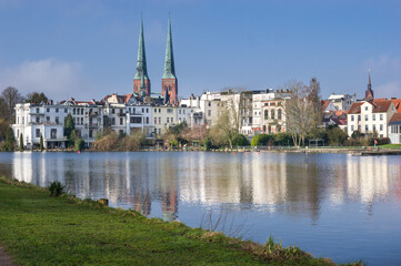 Fototapeta na wymiar Lübeck Altstadt Krähenteich und Dom