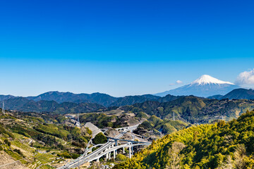 新東名高速道路の新清水JCTと富士山を静岡県から見る