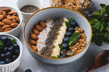 Smoothie bowl with granola, banana and berries