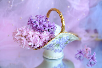 Porcelain vase, flower basket, background
