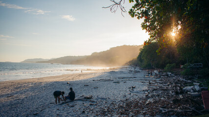 Atardecer desde la playa de Montezuma en Costa Rica 